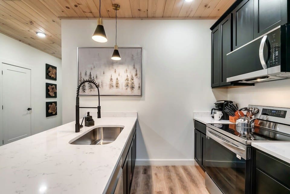 Modern kitchen with all essentials – just bring your ingredients!