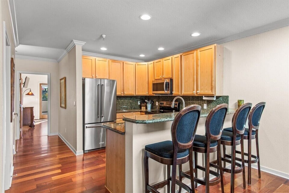 Kitchen with eat-at bar.