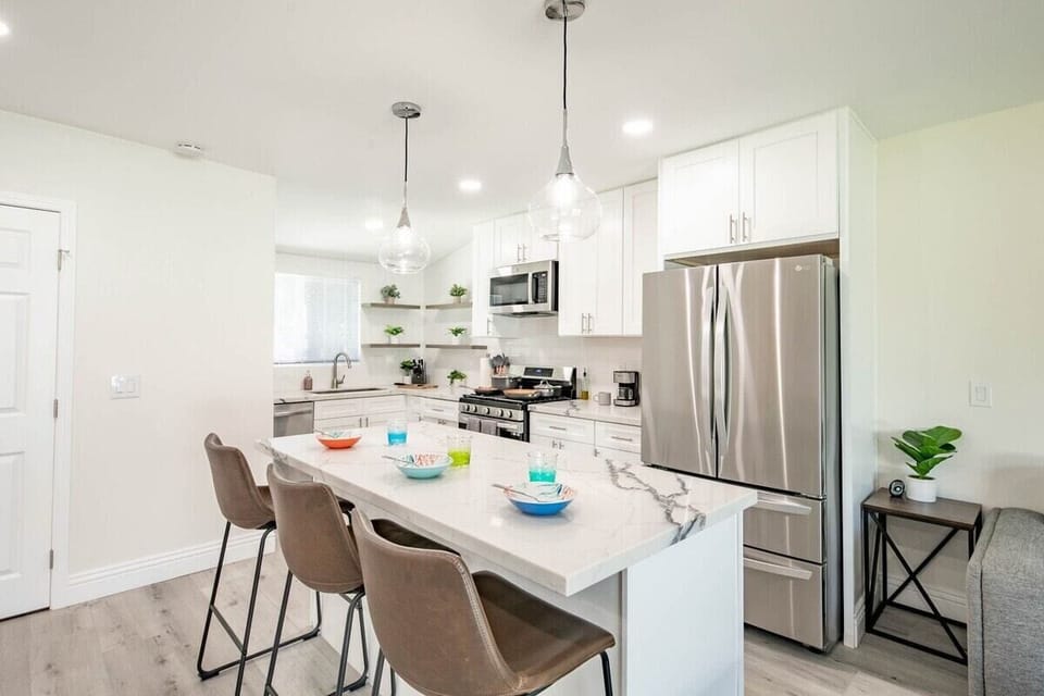 Modern kitchen space, equipped to accommodate your cooking needs. 