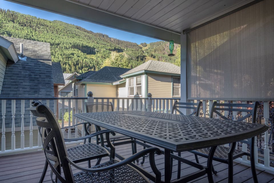 4.2-miners-rest-telluride-back-deck