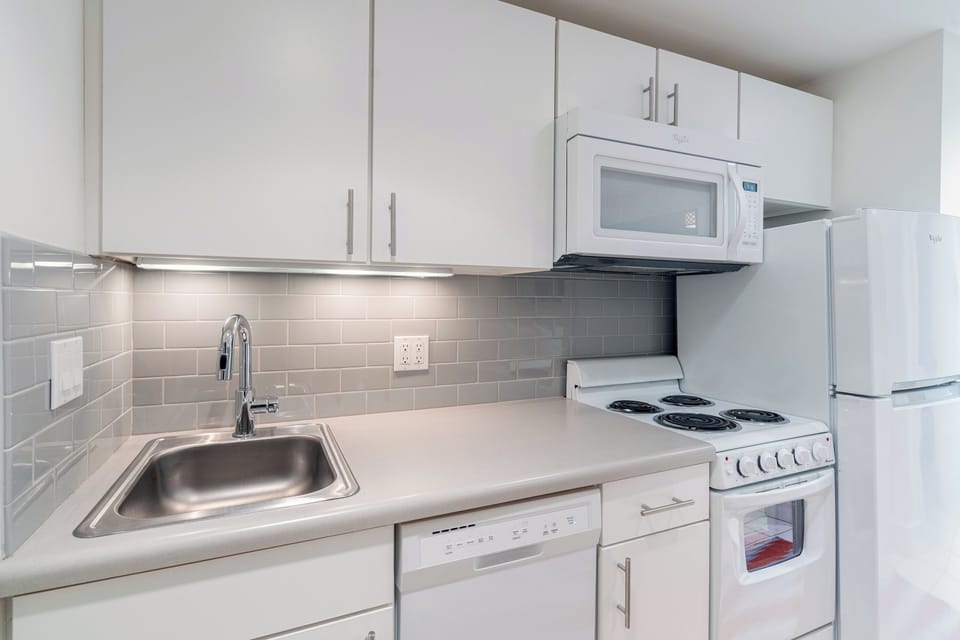 13-miners-rest-telluride-apartment-kitchen
