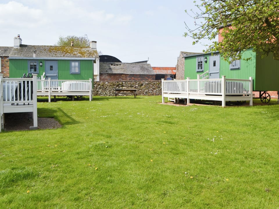 Setting | Hannah&rsquo;s Shepherds Hut - The Garrison, Bowness-on-Solway