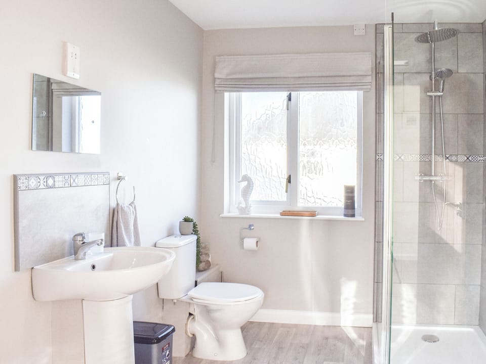 Shower room | Seabreeze cottage - Bron Y Wendon Holiday Park, Llanddulas, near Llandudno