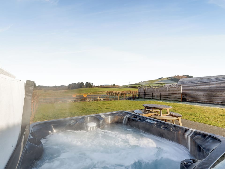 Hot tub | Daisy - Llawrllan, St Harmon, near Rhayader