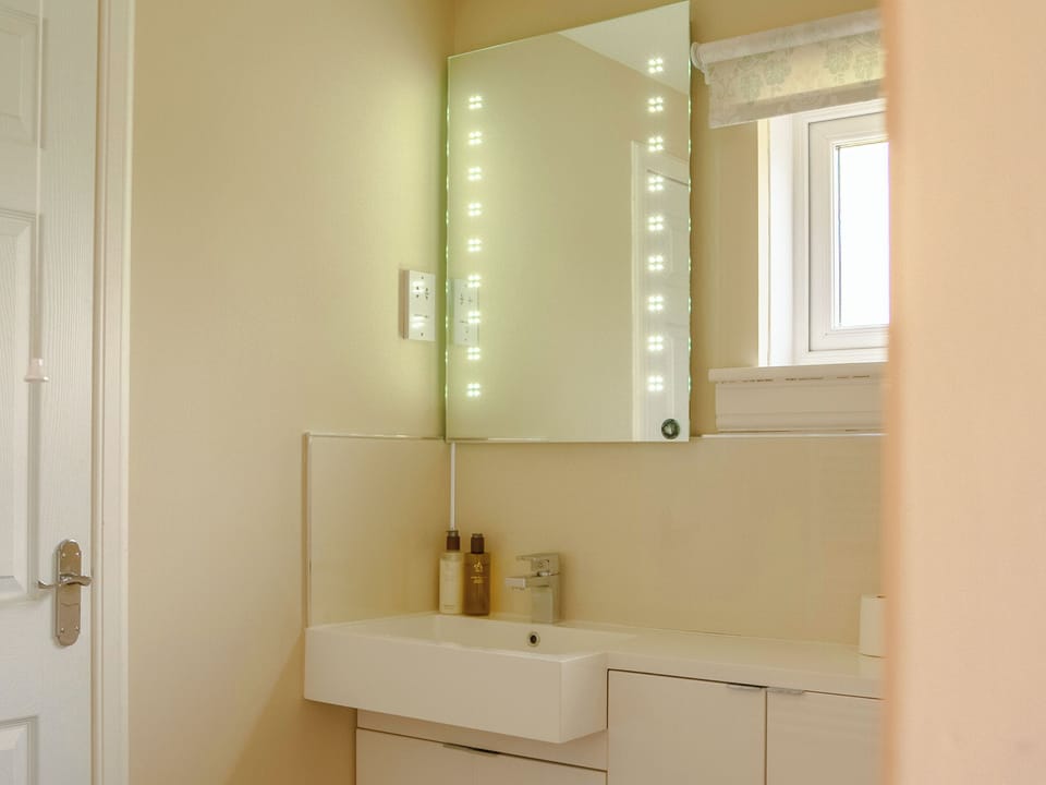 Bathroom | Cairnies - Bachilton Farm, Methven, near Perth