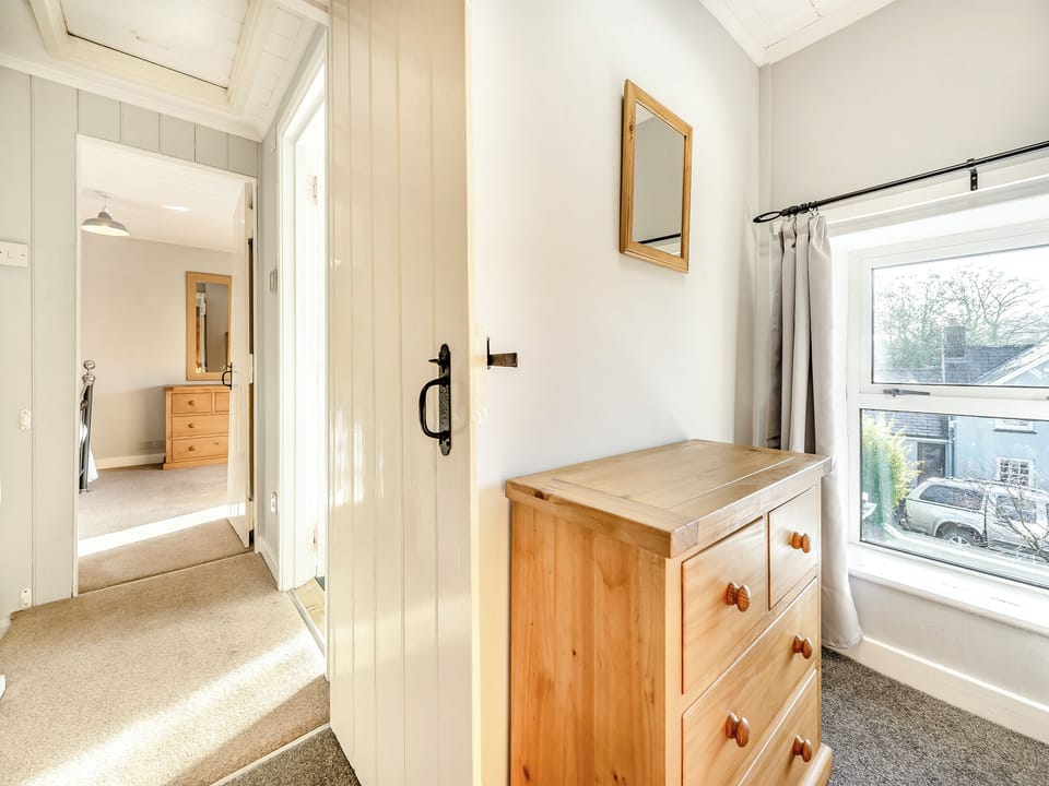 Landing | East Llwyn - Llwyn Holiday Cottages, Rhydowen