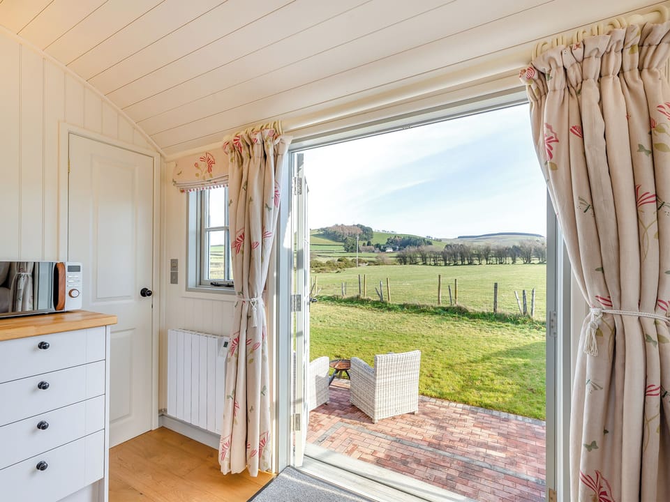 Interior | Sunflower - Llawrllan, St Harmon, near Rhayader