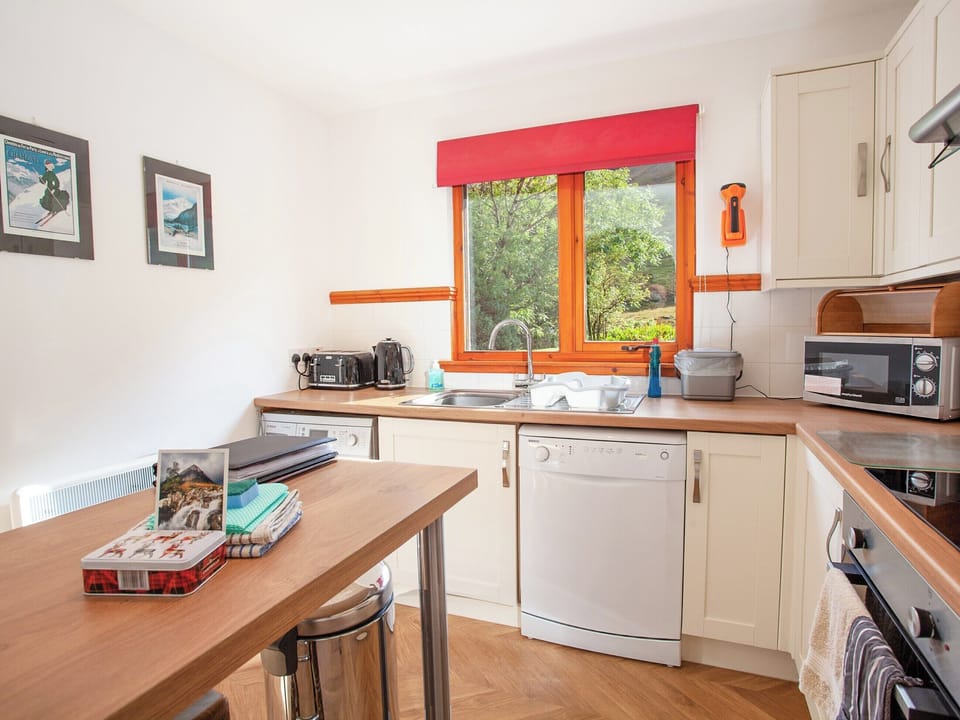 Kitchen/diner | Bidean Cottage - Glencoe Mountain Cottages, Glencoe