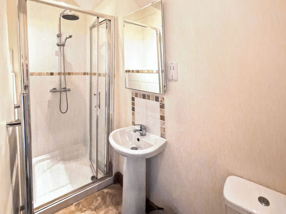 Bathroom | Applebarn Holidays - The Dairy - Applebarn Holidays, West Pennard, near Glastonbury