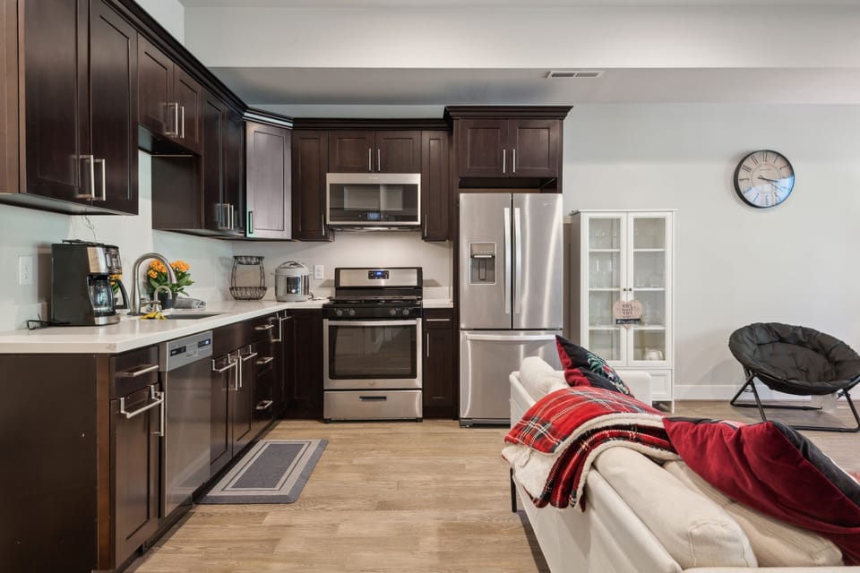 Indoors, Building, Furniture, Living Room, Room