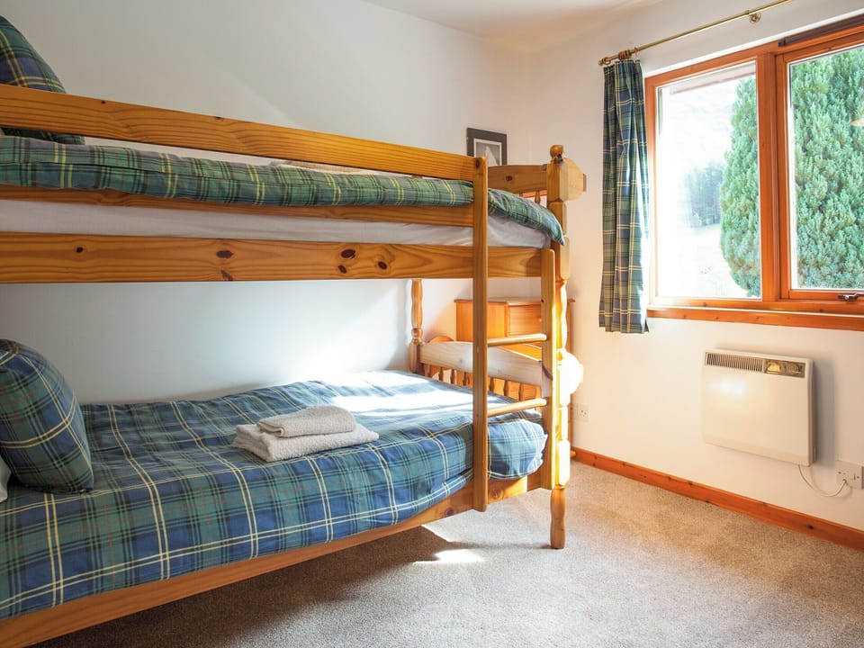 Bunk bedroom | Aonach Cottage - Glencoe Mountain Cottages, Glencoe