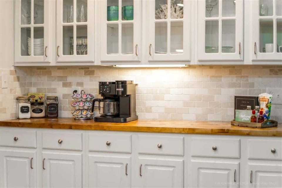 33-[1648759] 410 W 13th St - Daymion Clement VRBO-AIRBNB ONLY License-1-3
