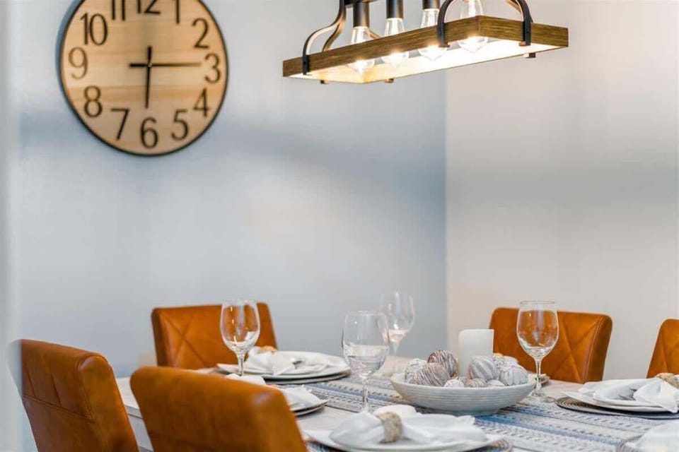 Dining room with seating for 6