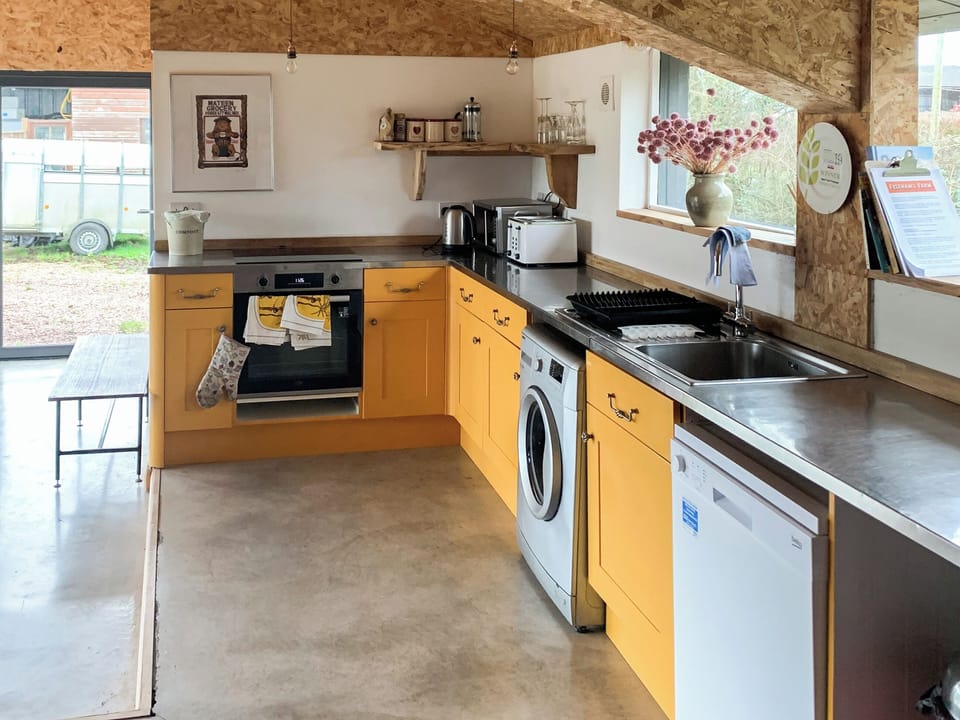Kitchen | The Organic Cabin - Feltham&rsquo;s Farm, Horsington Marsh, near Templecombe