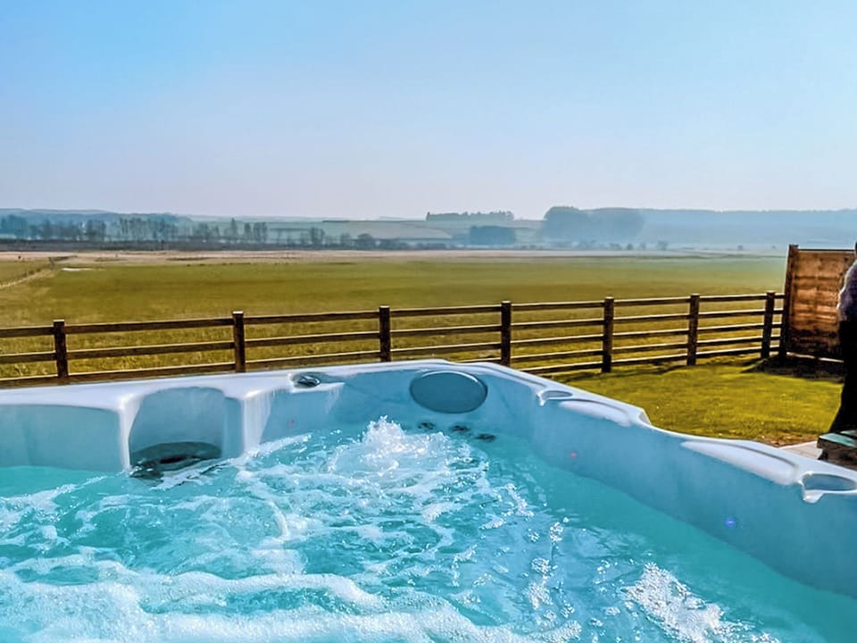Hot tub | Timothy Yurt - Bachilton Farm, Methven, near Perth