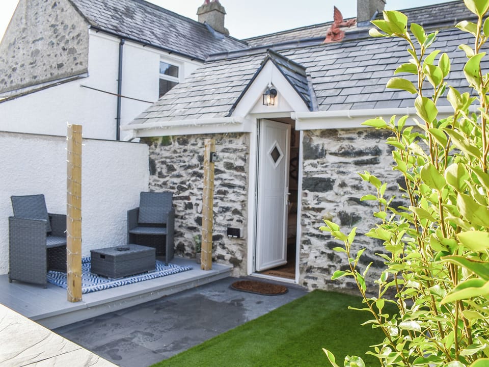 Exterior | White Mermaid - White Cottages, Newborough 