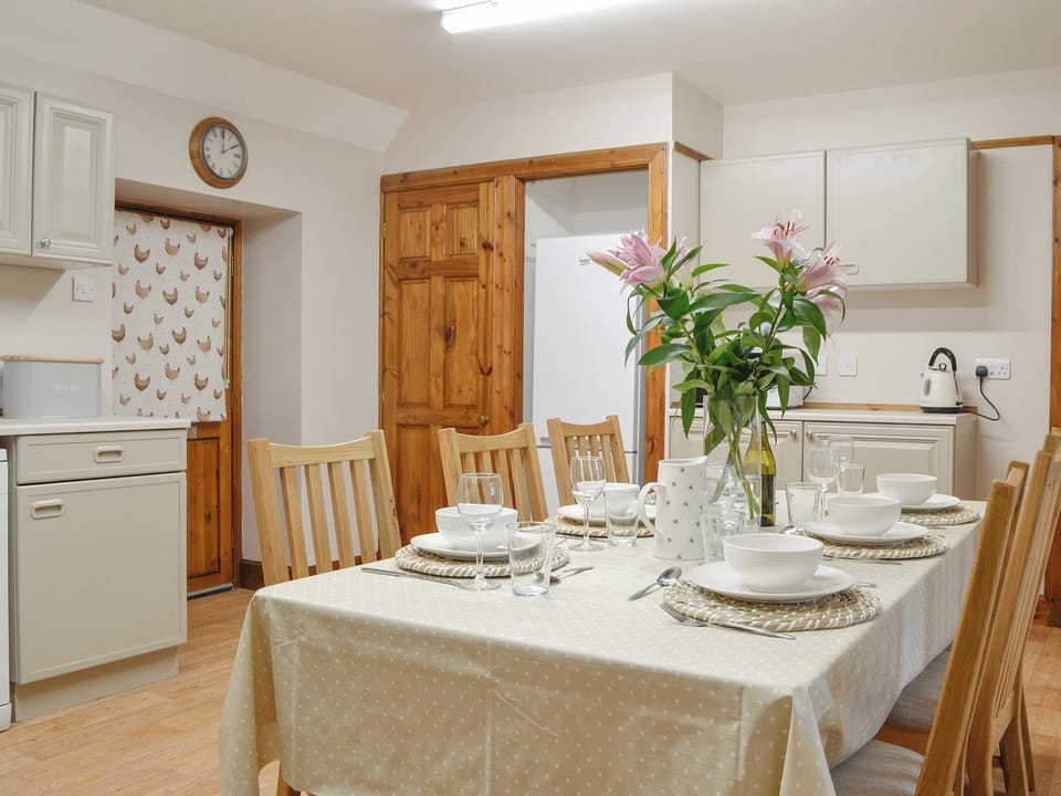 Kitchen/diner | Woodside Farmhouse, Blairgowrie