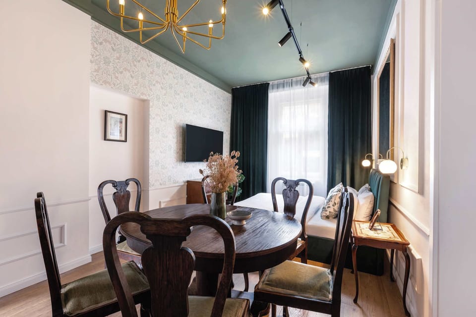 Sitting and dinning area