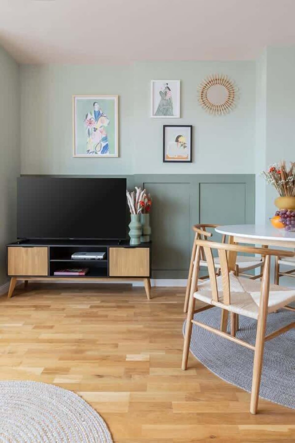 Dining area and TV with Netflix