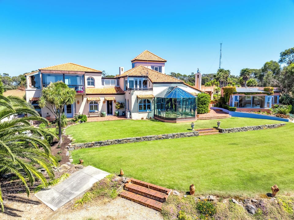 Front Lawn & Exterior 