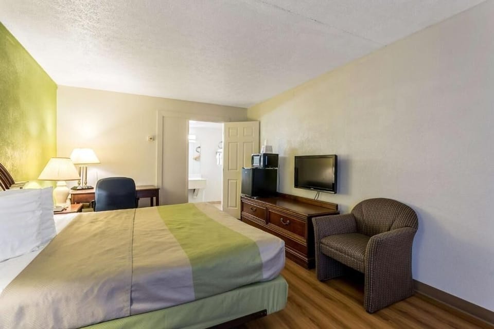 Unwind in a bright king room with handy mini-fridge.