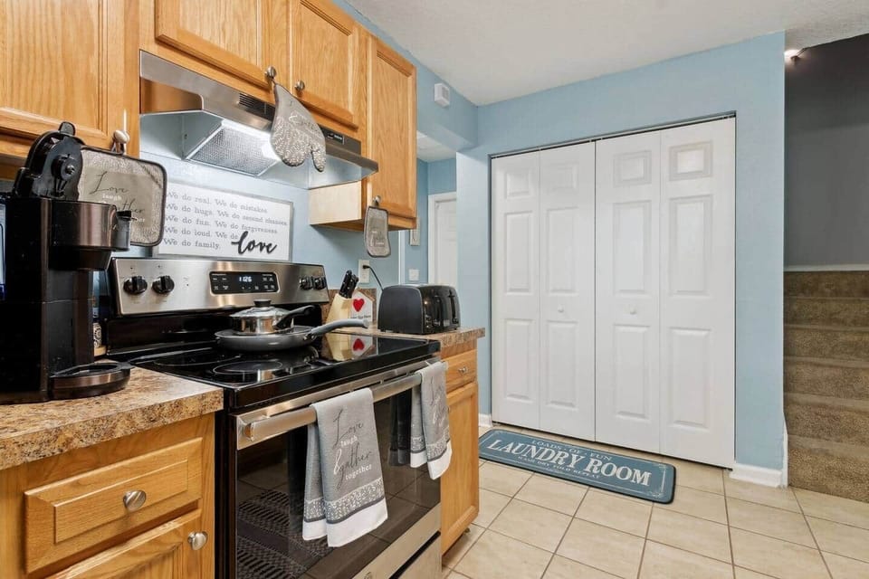 Granite countertops: Durable and easy to clean.
Wood cabinets: Ample storage space for your kitchen essentials.

