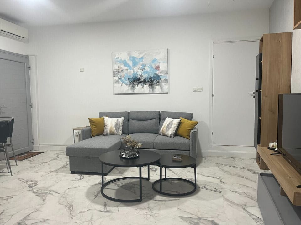 Spacious living room!