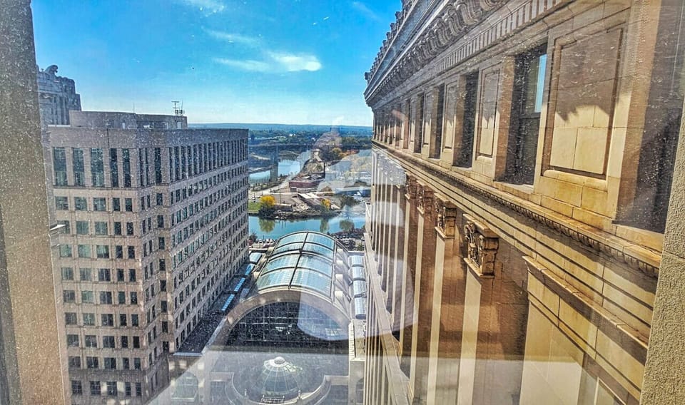 Stunning City Views – Enjoy Breathtaking Downtown Scenery from Your Stay