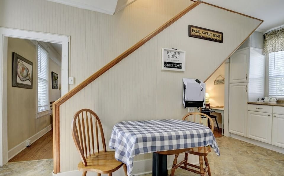 Kitchen table