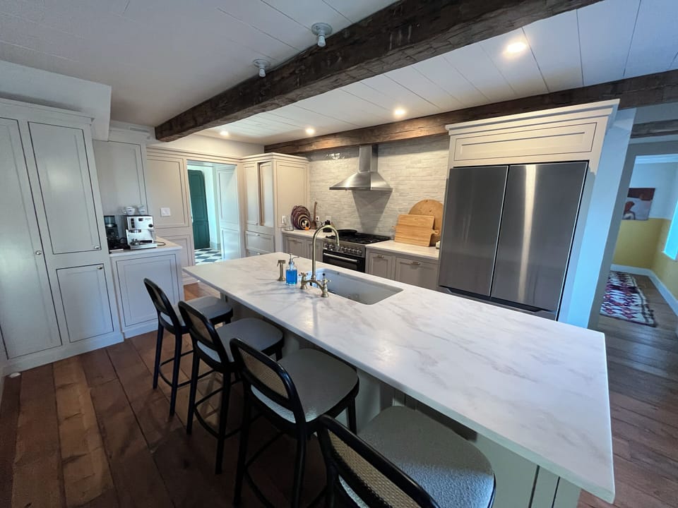Full view of the eat-in kitchen