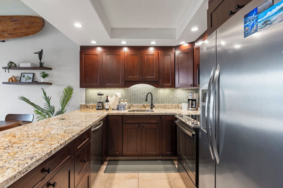 Fully Stocked Kitchen (2)