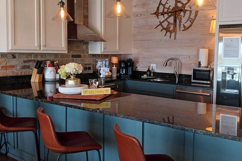 [Kitchen] Fully stocked and equipped kitchen. Keurig Carafe and Pod Coffee Maker -- pods supplied. Quality pots, knives and utensils for the gourmet chef.