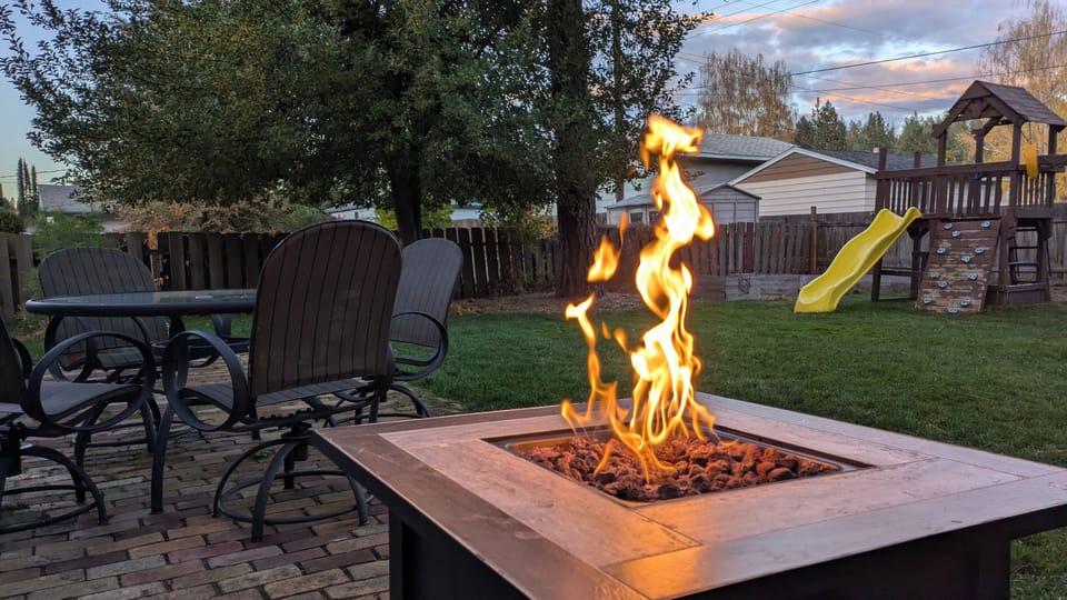 Outdoor fire pit