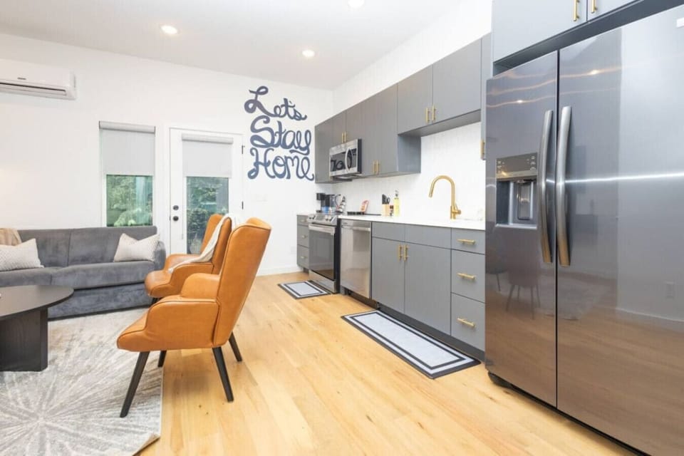 Living Area: Stylish retreat with modern flair and inviting seating for unforgettable moments!