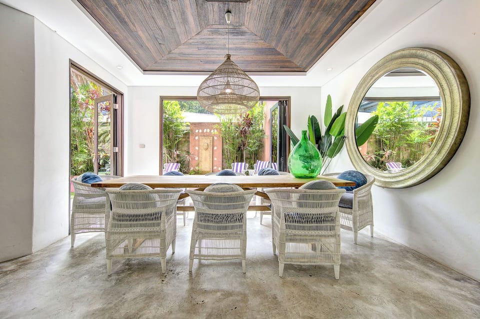 Dining area flowing onto brand new kitchen with high end appliances.
