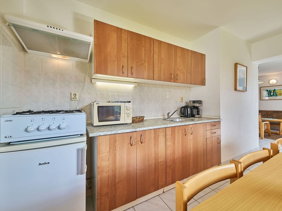 Wood, Flooring, Interior Design, Furniture, Ceiling, Floor, Cabinetry, Apartment, Kitchen, Room
