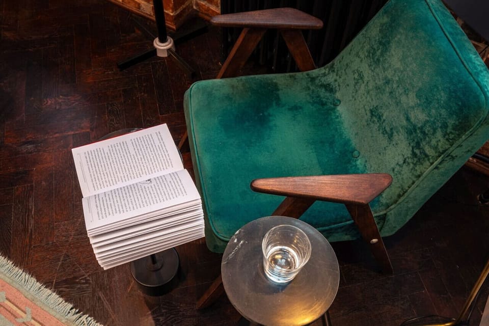Seating Area | Book Now with RENTUJEMY.COM