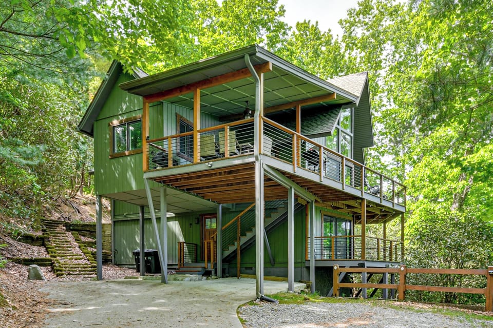 Exterior | Driveway (3 Vehicles)