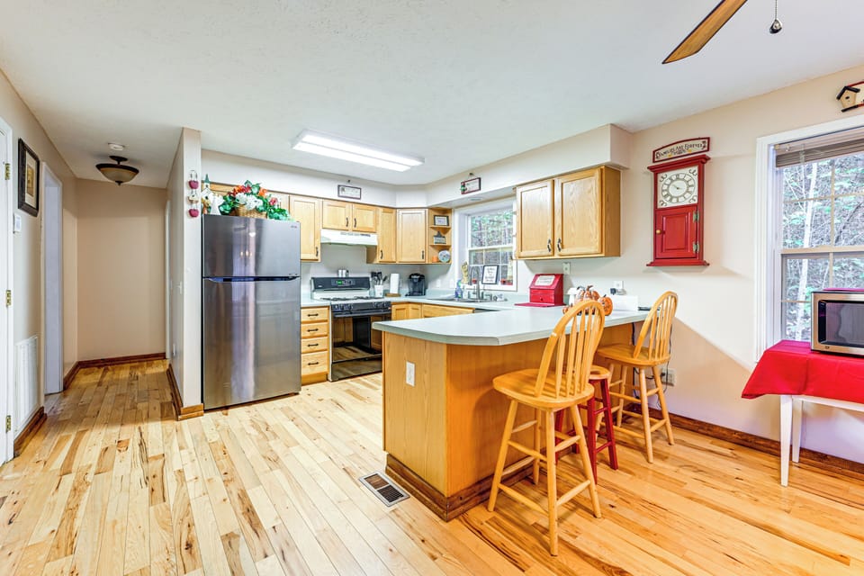 Kitchen | 1st Floor | Dishwasher | Keurig & Drip Coffee Makers | Cooking Basics