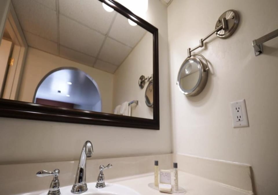Bathroom. Exact unit will be assigned upon arrival. Views, colors, and decor may vary.