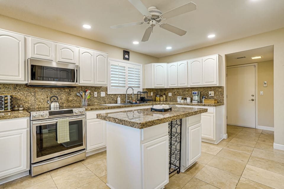 Kitchen | Toaster | Blender | 1st Floor
