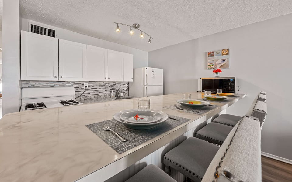 Full Kitchen – Equipped with all the essentials for a comfortable stay