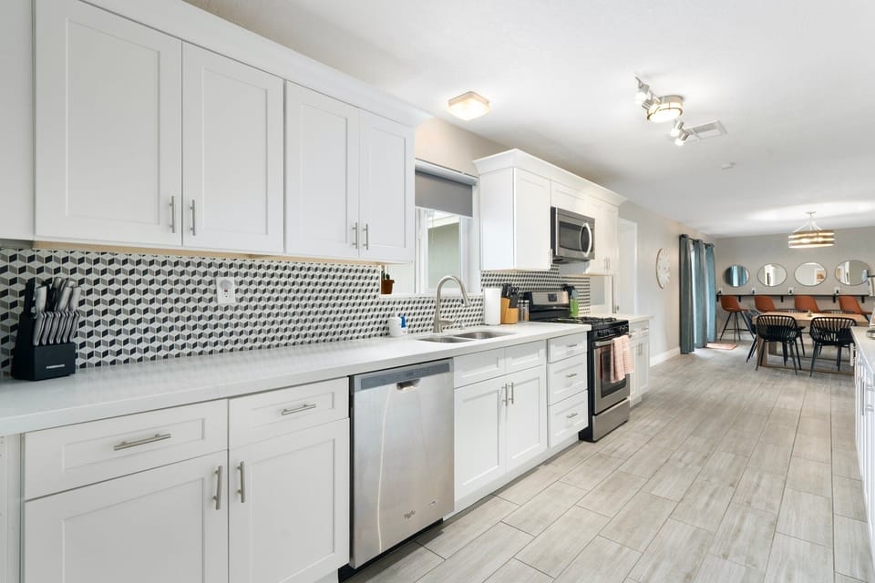 A stunning full kitchen that combines modern elegance with functionality.