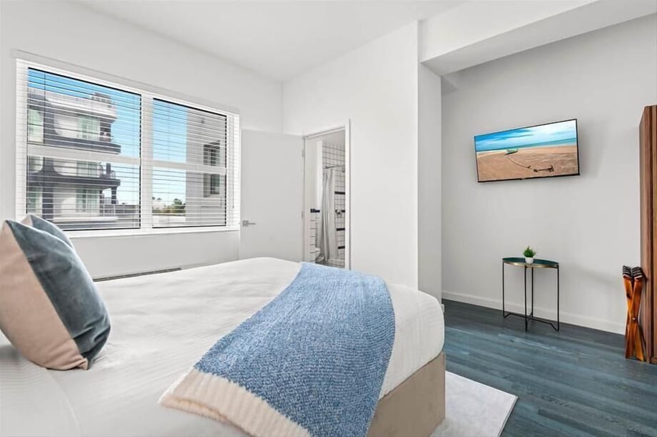 Miami Junior Queen Studio Bedroom