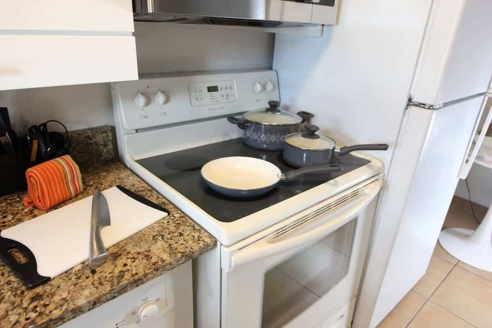 Fully equipped kitchen - cook up your favorite vacation meals!