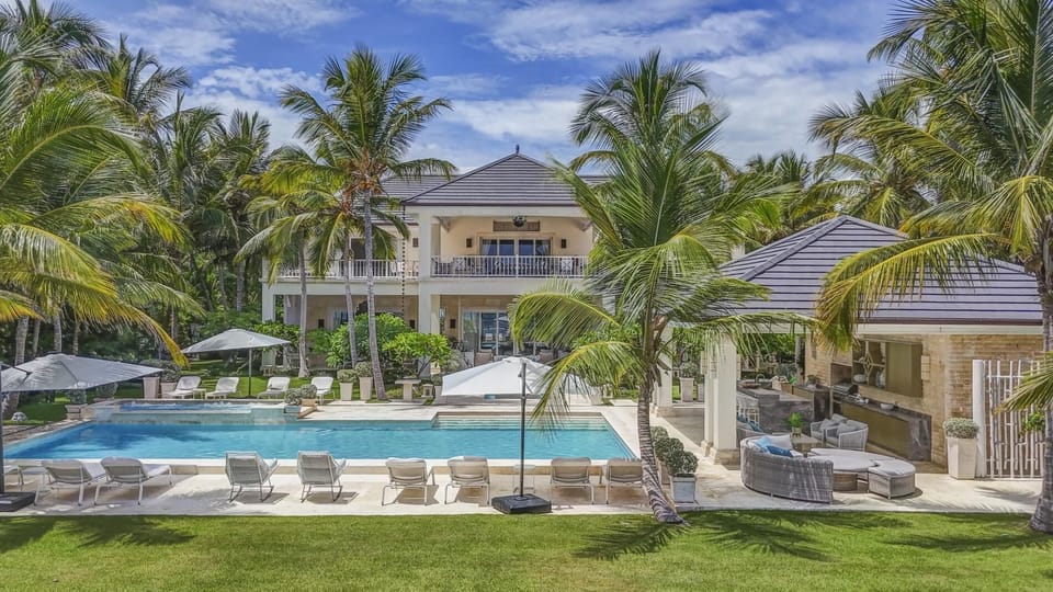 Serena 4 - Beachfront Timeless Elegance (4818)
