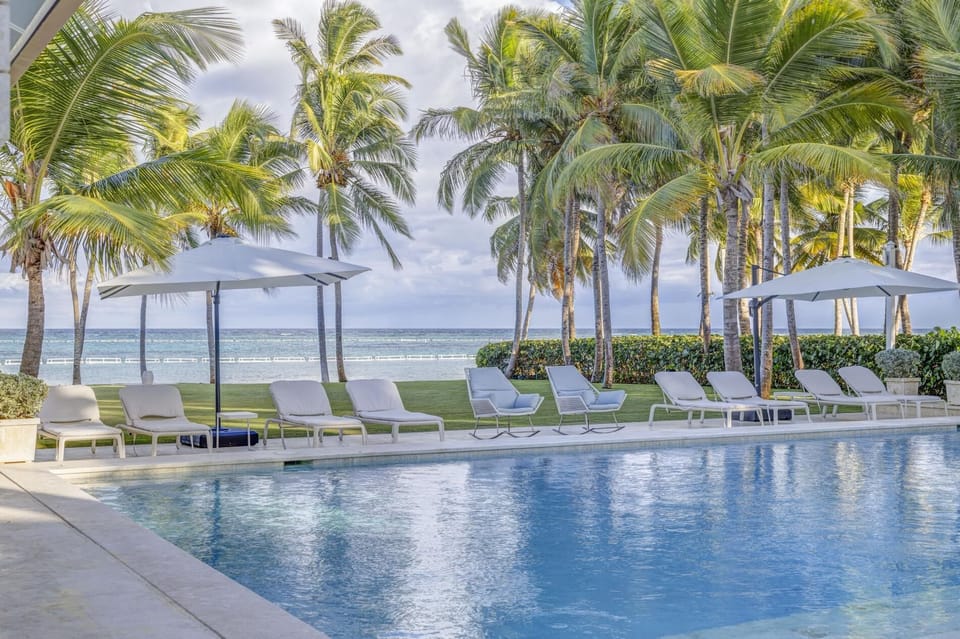Serena 4 - Beachfront Timeless Elegance (4815)