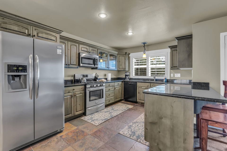 Kitchen: Well-equipped kitchen, updated appliances, drip coffee maker, kitchen island & barstools

