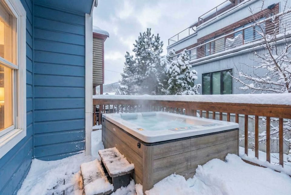 Private Bullfrog Spa (brand new)