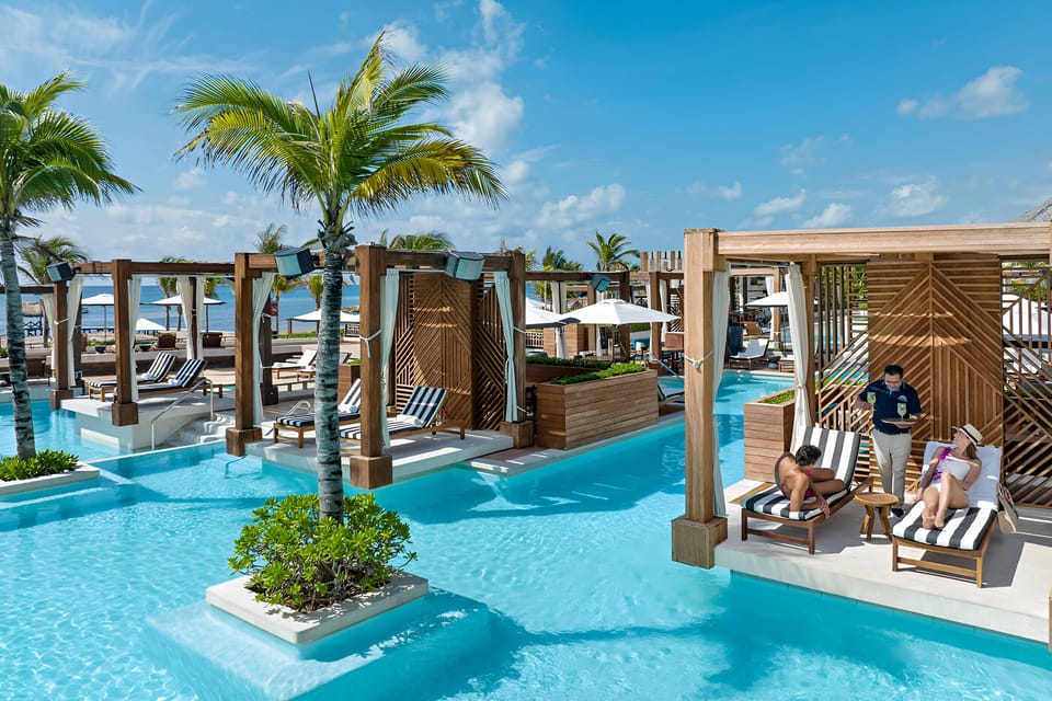 The Beach club (Pool)